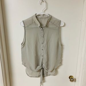 New ⭐️ Grey Sleeveless Chiffon Button Down Blouse